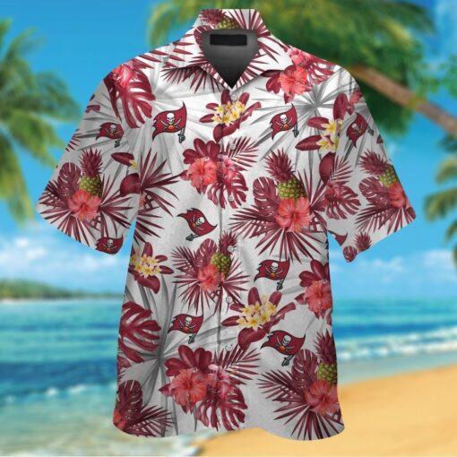 Tampa Bay Buccaneers Short Sleeve Button Up Tropical Hawaiian Shirt VER01