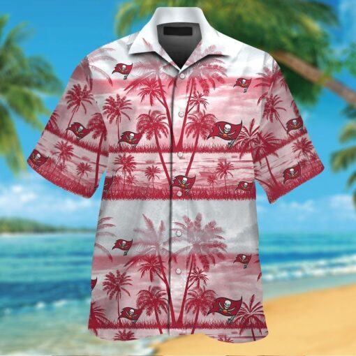 Tampa Bay Buccaneers Short Sleeve Button Up Tropical Hawaiian Shirt VER021