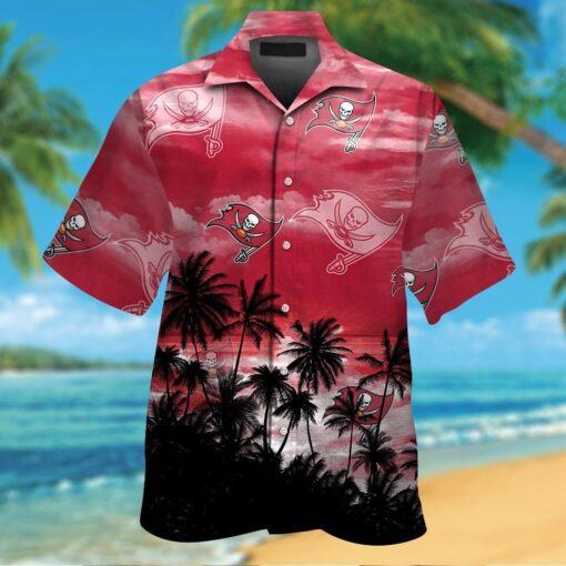 Tampa Bay Buccaneers Short Sleeve Button Up Tropical Hawaiian Shirt VER022
