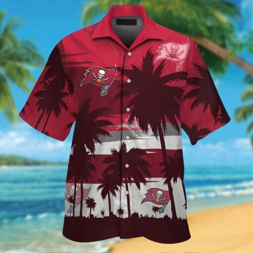 Tampa Bay Buccaneers Short Sleeve Button Up Tropical Hawaiian Shirt VER026