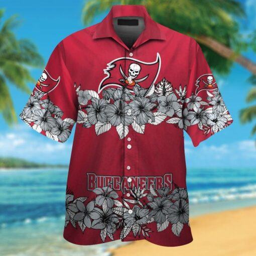 Tampa Bay Buccaneers Short Sleeve Button Up Tropical Hawaiian Shirt VER028