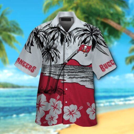 Tampa Bay Buccaneers Short Sleeve Button Up Tropical Hawaiian Shirt VER06