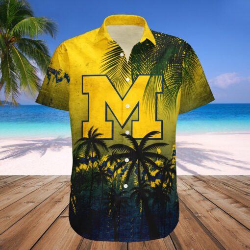 Michigan Wolverines Hawaii Shirt Coconut Tree Tropical Grunge ? NCAA